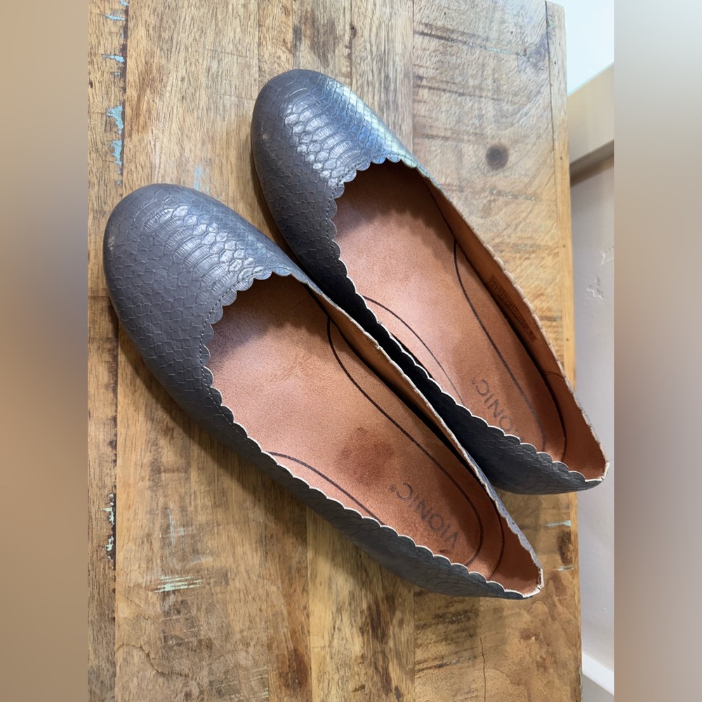 Vionic Gray Juliet Scalloped Women's Ballet Flats